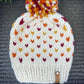 Gorro de hojas y corazones otoñales