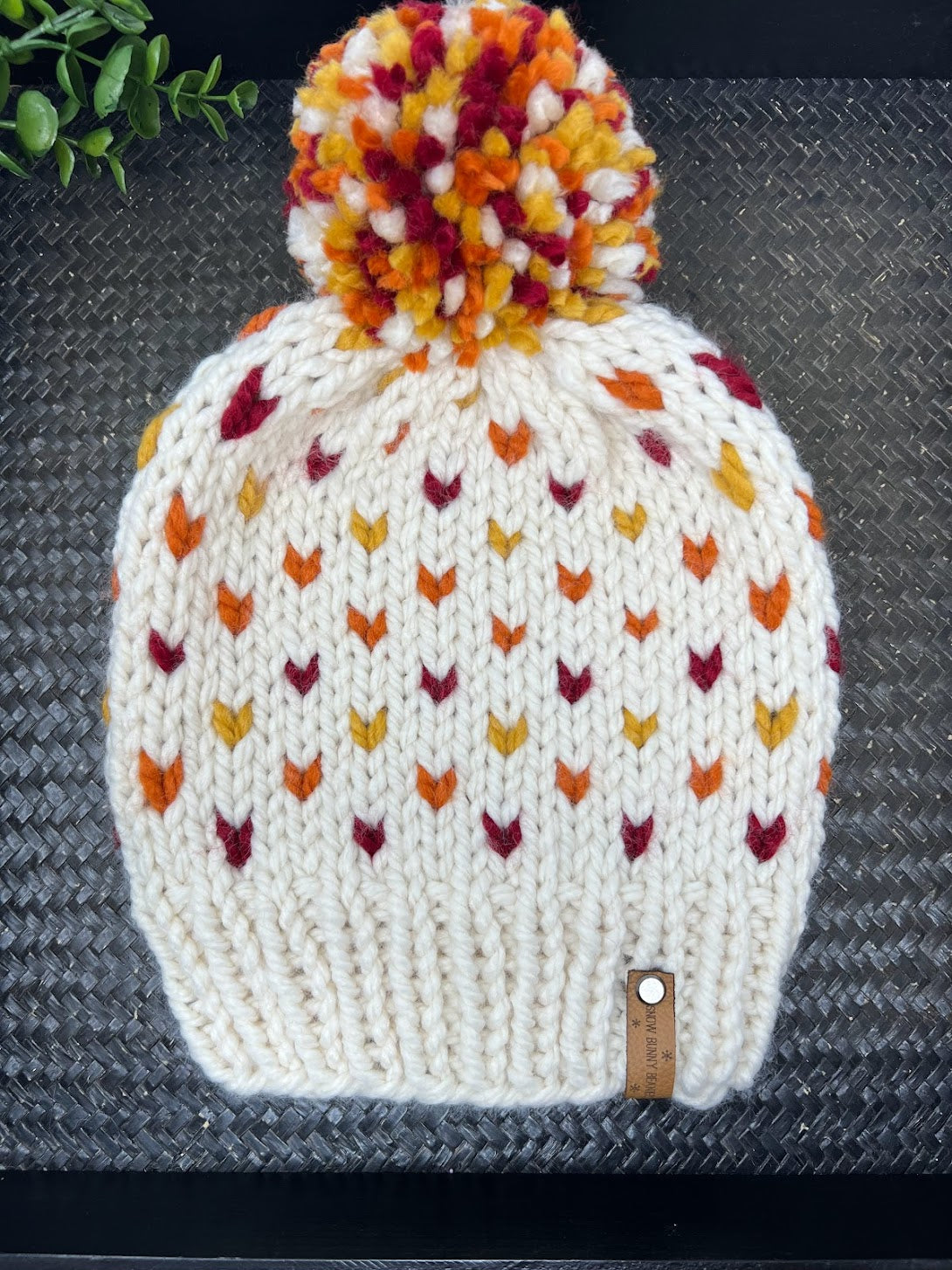 Gorro de hojas y corazones otoñales