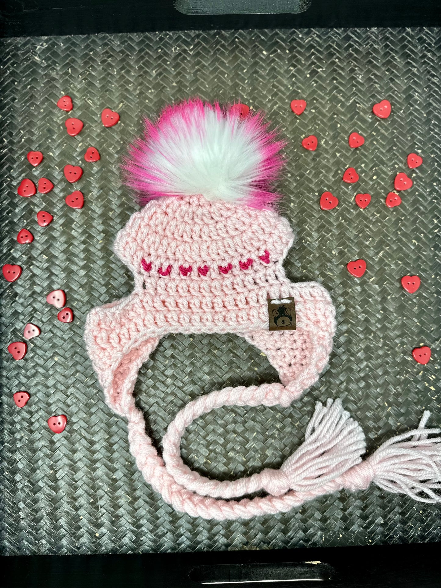 Gorro de peluche con forma de cachorro de San Valentín de Cozy Paws