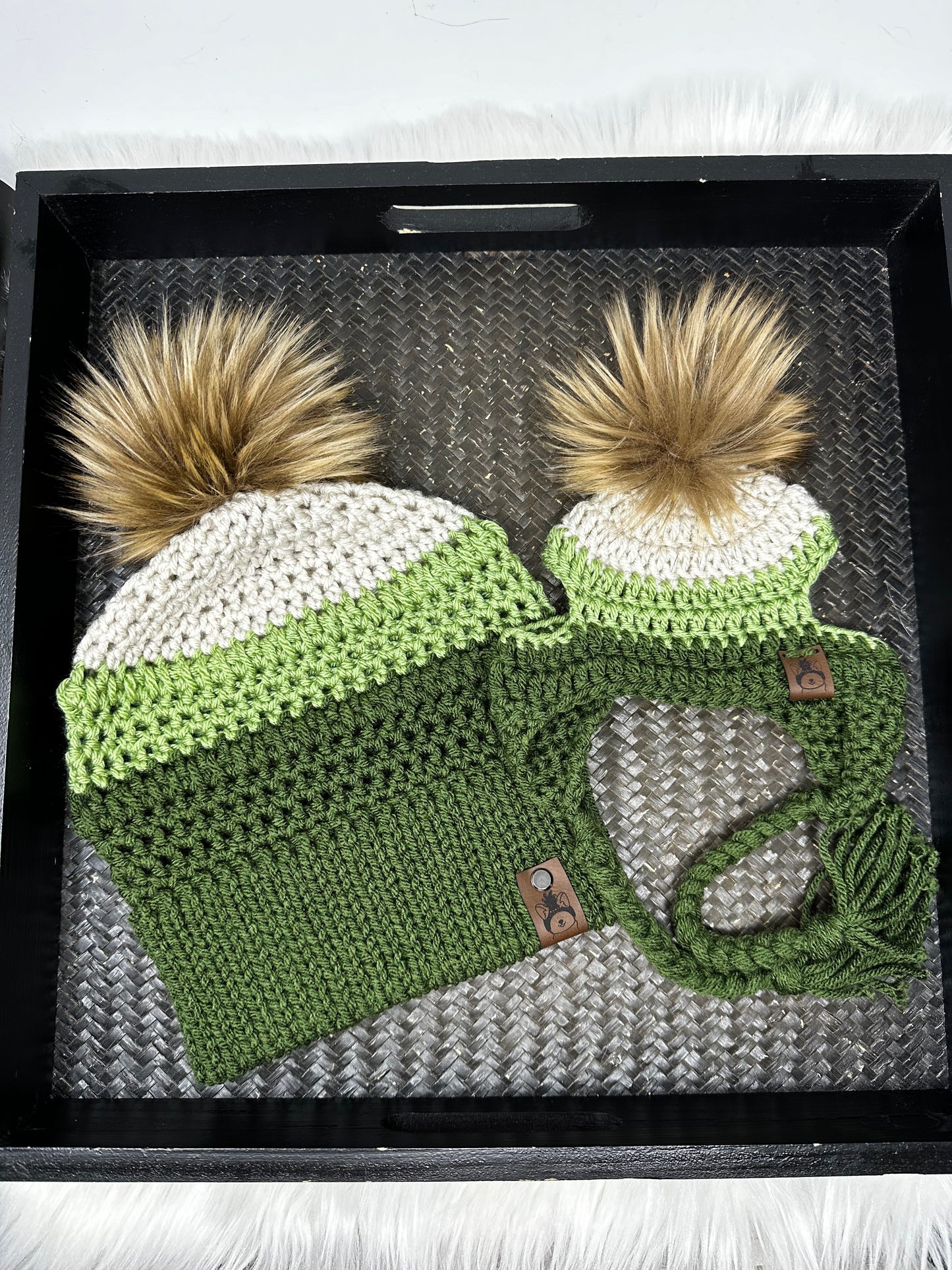 Ensemble assorti de bonnets pour maman et chiot Green Lovers