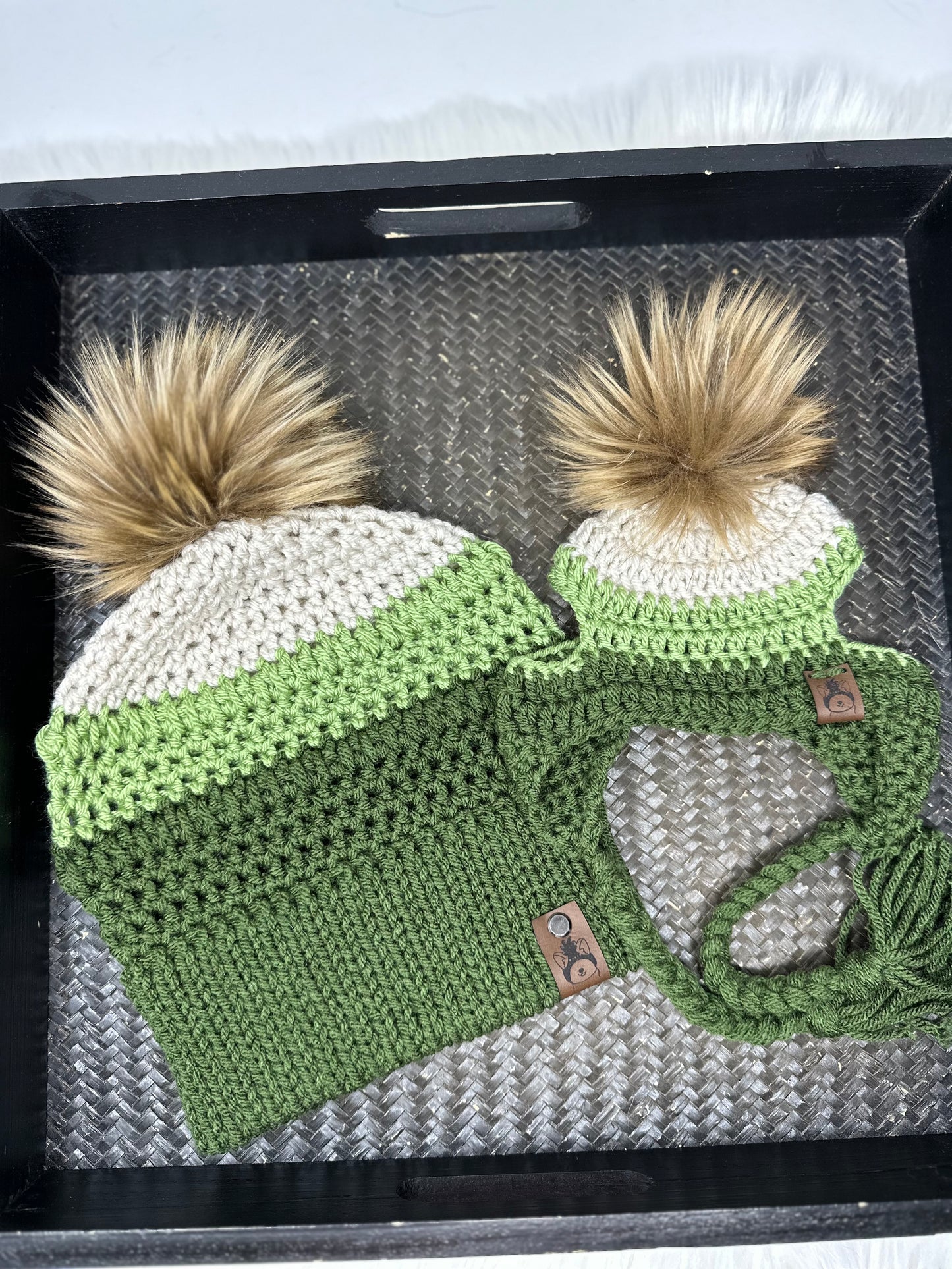 Ensemble assorti de bonnets pour maman et chiot Green Lovers