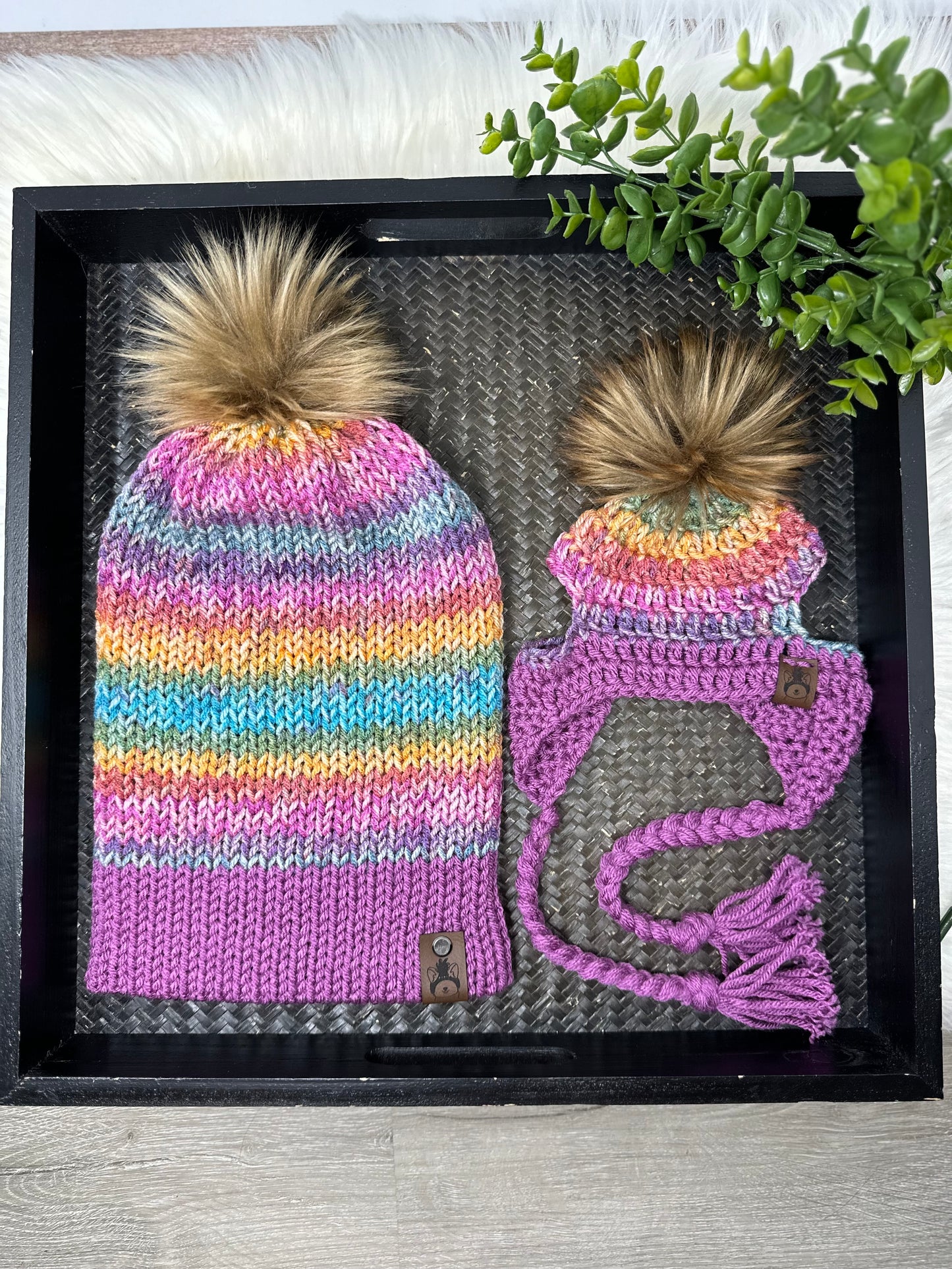 Bonnets assortis pour maman et chiot